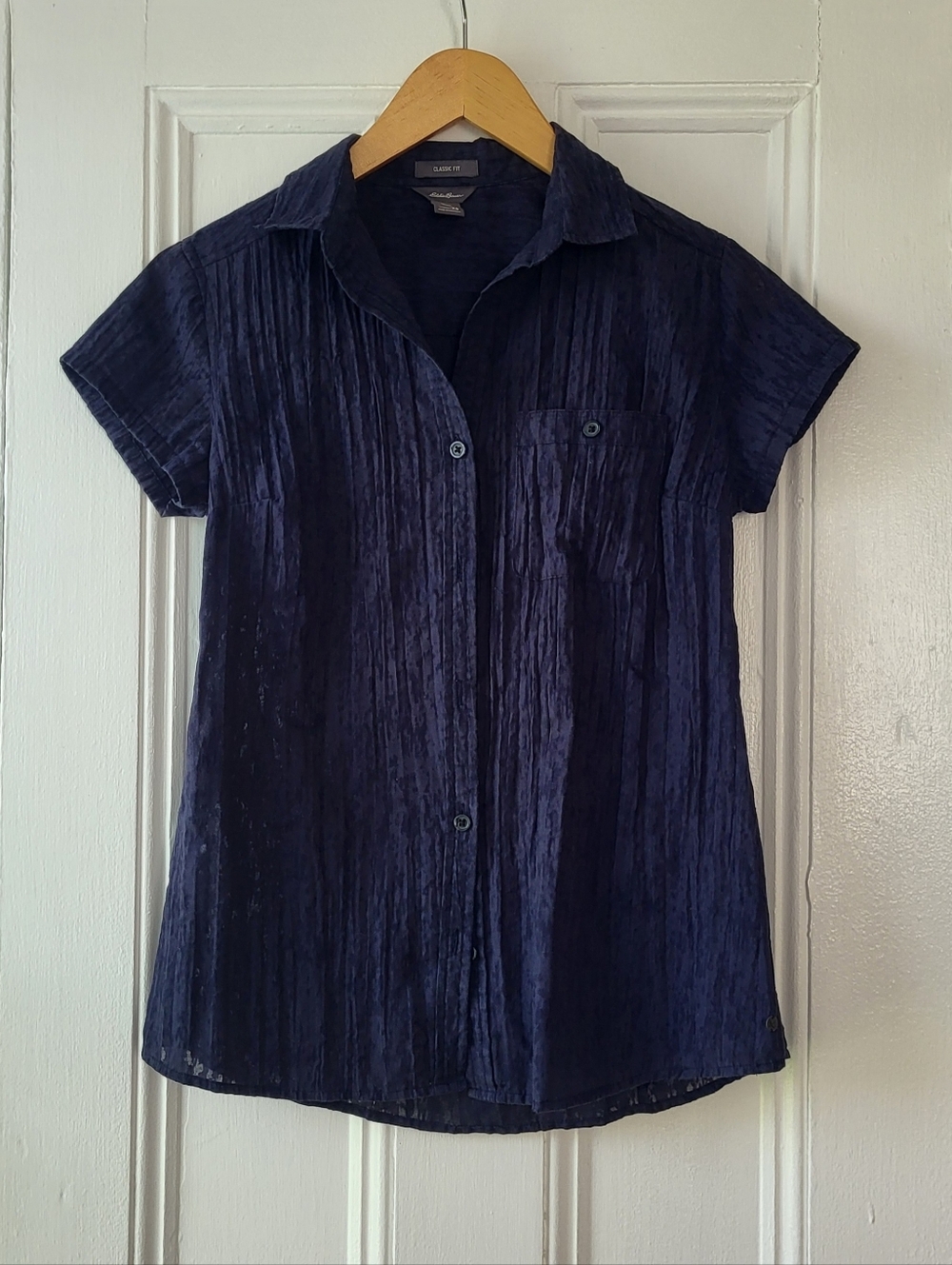 Eddie Bauer navy short-sleeved packable travel shirt, size XS